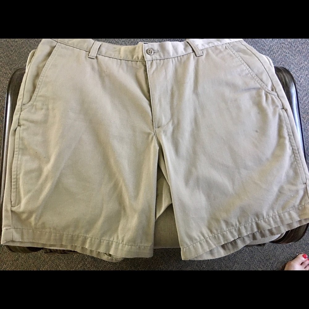 DOCKERS SHORTS LIKE NEW - SIZE 40 100% COTTON